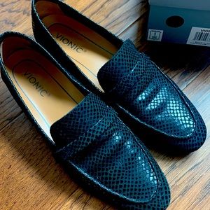 Vionic loafers.  Zana Lzrd style. 8 1/2. Black.